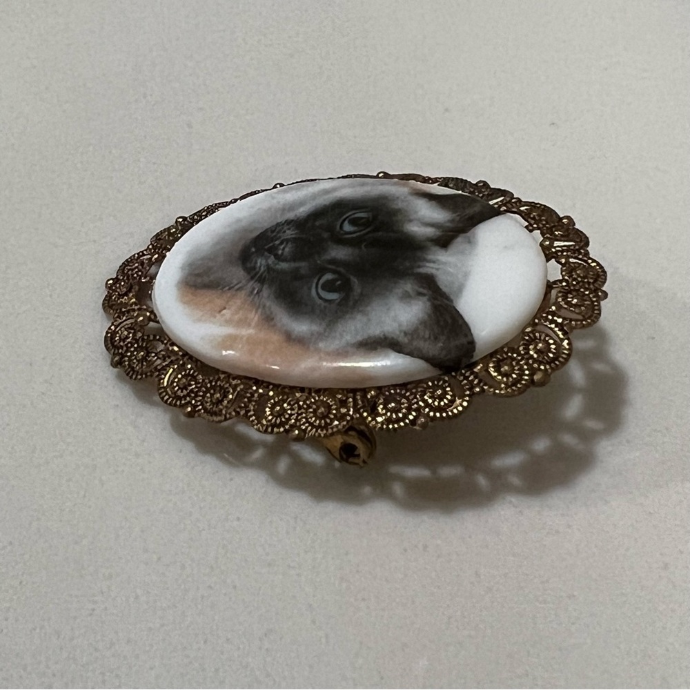 Vintage Siamese Cat Cameo Western Germany Brooch Gold Tone‎ Cat Pin Swiftie - Picture 4 of 10